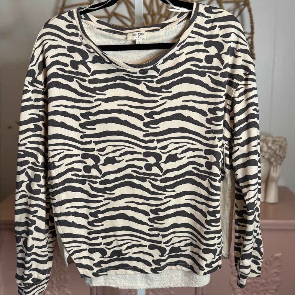 Women’s Umgee Small Zebra Print Women's Sweater‎  with Linen back